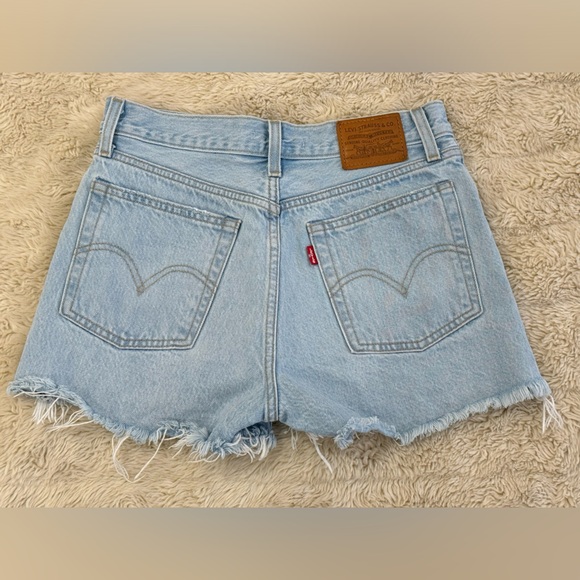 Levi’s Light Wash Wedgie High Waist Denim Shorts - Picture 4 of 11
